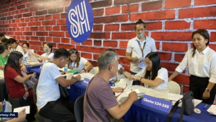 Nagsagawa ang Commission on Elections (Comelec) Provincial Offices sa Lungsod ng Legazpi at Camarines Sur ang pagsasagawa ng payout para sa honorarium ng mga gurong nagsilbing Electoral Board (EB) nitong Barangay at Sangguniang Kabataan Elections (BSKE).