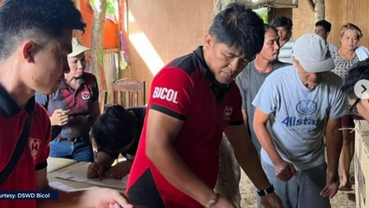Mga residenteng nasunugan nitong araw ng Pasko sa Masbate, inabutan ng tulong ng DSWD Bicol
