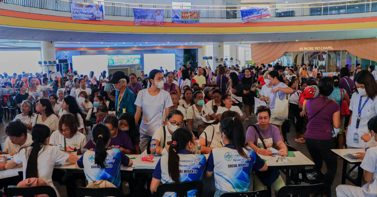 100 buntis sa Legazpi City, nabigyan ng regalo sa Tarabangan Caravan ng Ako Bicol PartyList