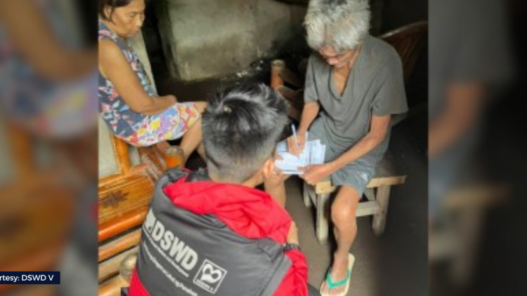 Halos 4K Indigent Seniors, natanggap na ang kanilang social pension sa Camarines Sur