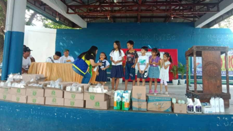 Higit 1,000 estudyante, benepisyaryo ng hygiene kit distribution ng Ako Bicol sa Pio Duran